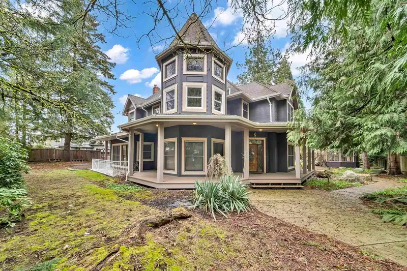 6354 184 STREET - photo 1 of 40