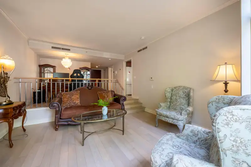 205 638 W 45TH AVENUE - photo 4 of 33