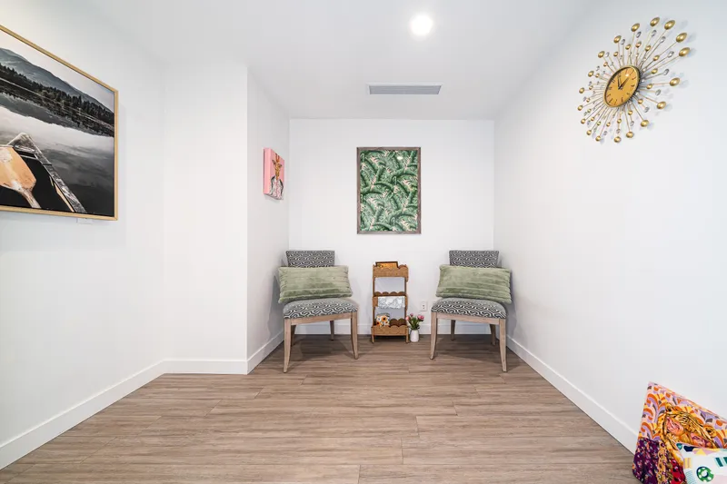 1605 2351 BETA AVENUE - photo 4 of 25