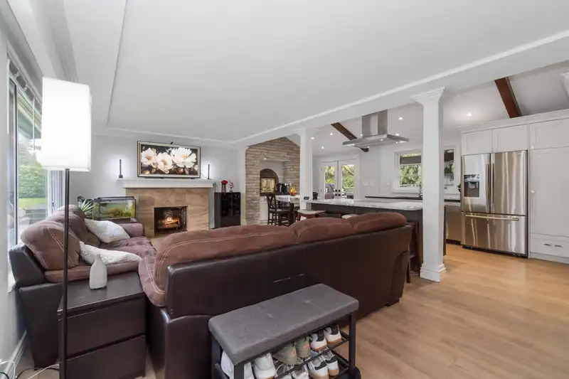 2110 COMO LAKE AVENUE - photo 3 of 33