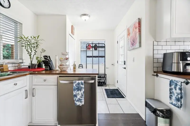 21339 DEWDNEY TRUNK ROAD - photo 3 of 25