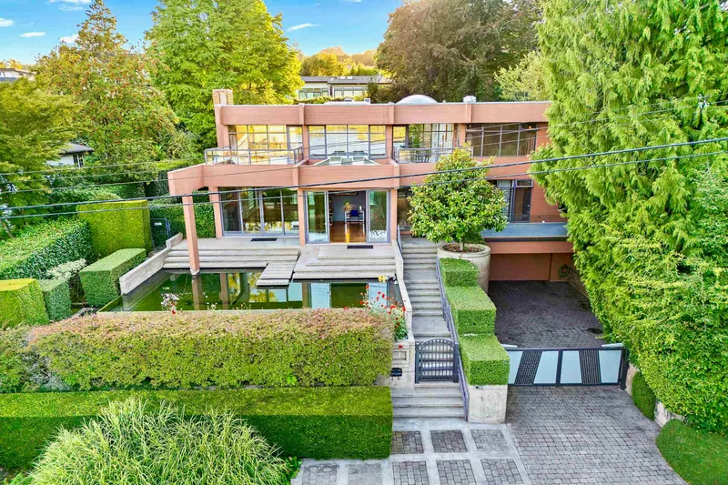 687 BEACHVIEW DRIVE - photo 1 of 25