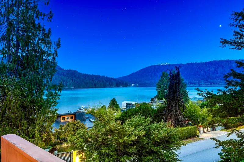 687 BEACHVIEW DRIVE - photo 3 of 25