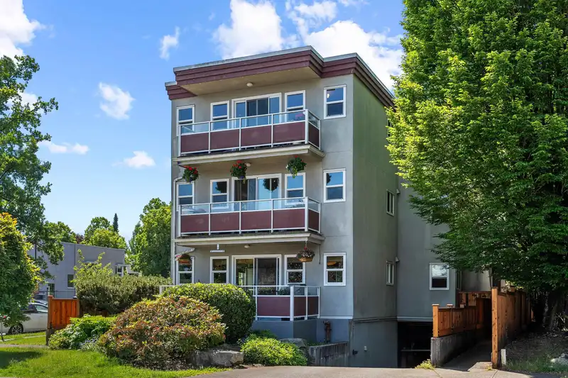 101 1206 W 14TH AVENUE - photo 2 of 33