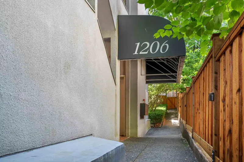 101 1206 W 14TH AVENUE - photo 3 of 33