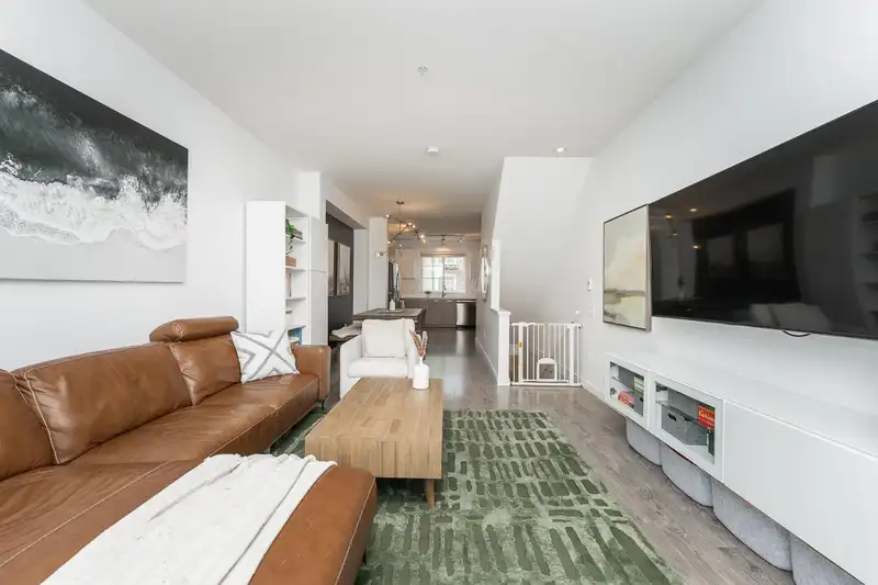 51 2423 AVON PLACE - photo 4 of 40