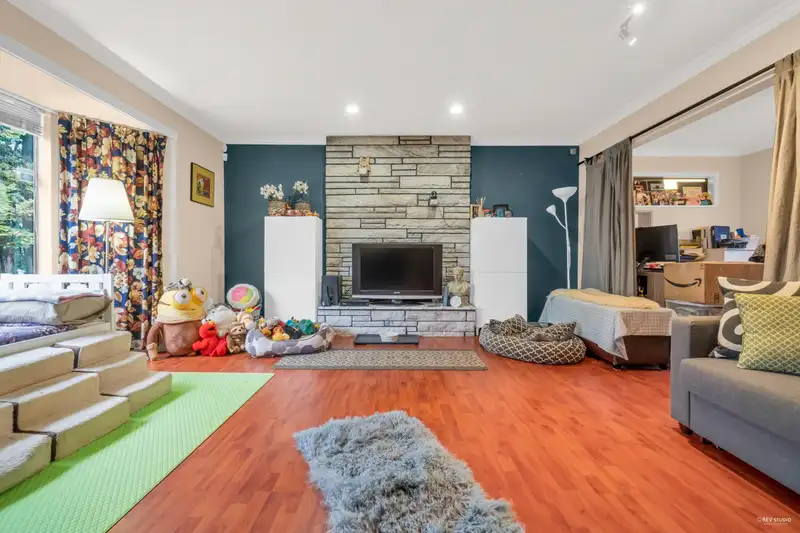 6460 CLEMATIS DRIVE - photo 4 of 14
