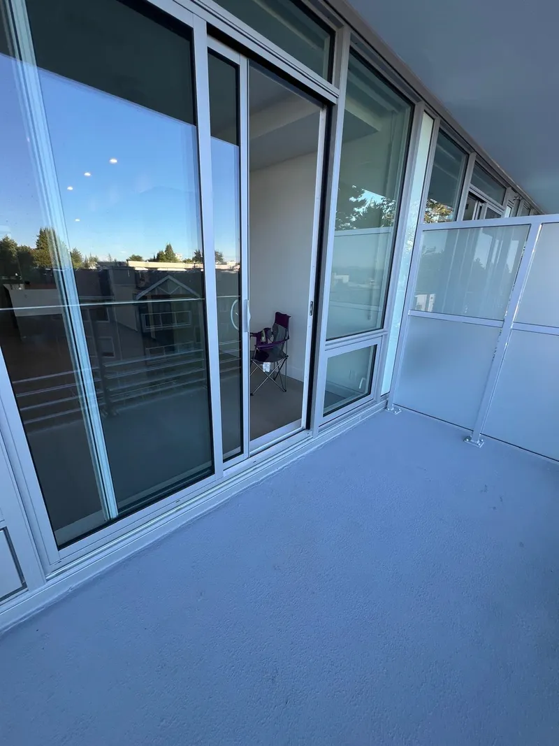 406 1342 JOHNSTON ROAD - photo 3 of 25