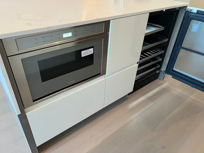 406 1342 JOHNSTON ROAD - photo 4 of 25