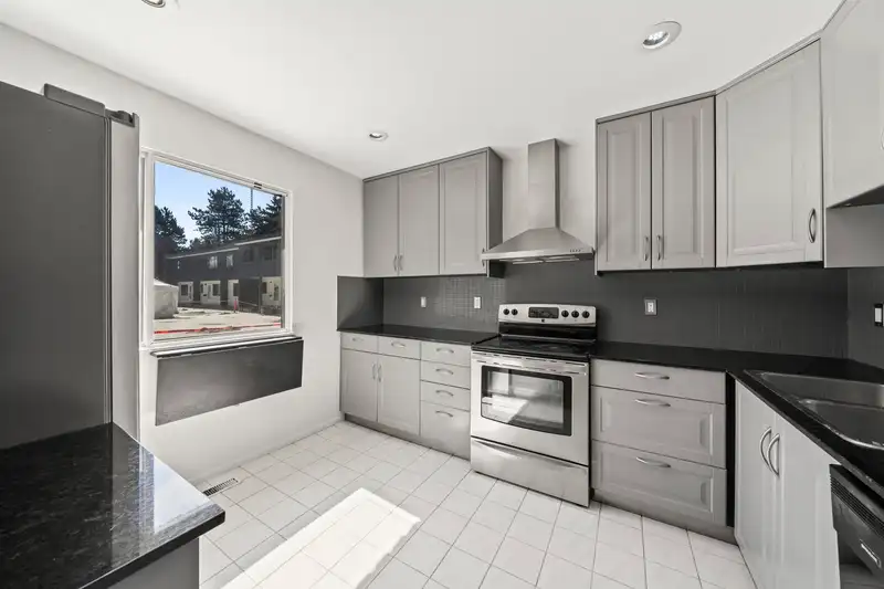 7326 CAPISTRANO DRIVE - photo 4 of 40
