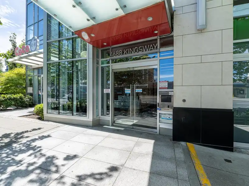 1801 4688 KINGSWAY - photo 1 of 28