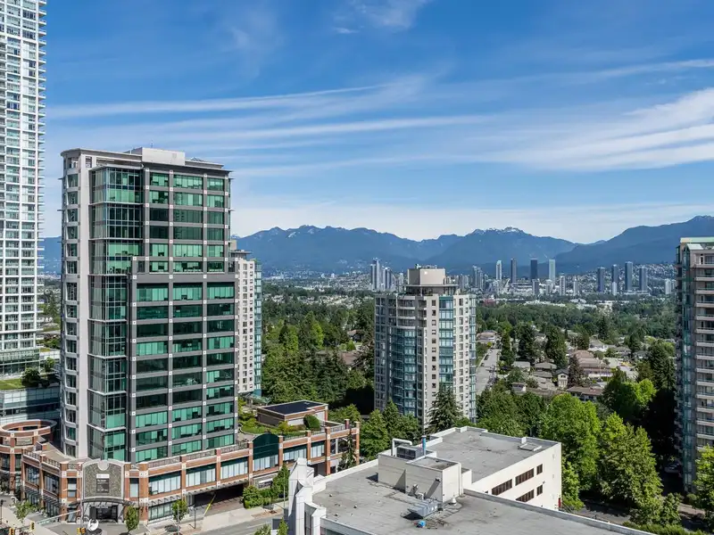 1801 4688 KINGSWAY - photo 3 of 28