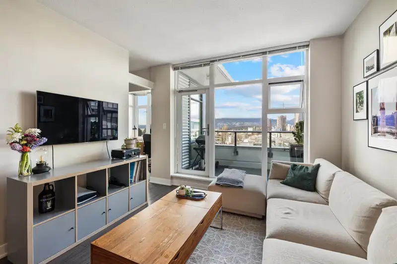 820 1777 W 7TH AVENUE - photo 3 of 40