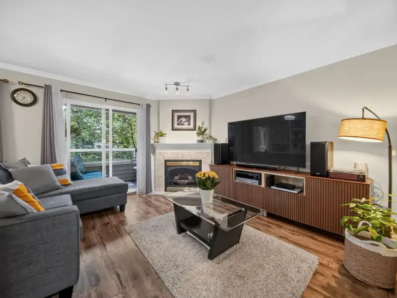 7 828 W 16TH STREET - photo 1 of 34