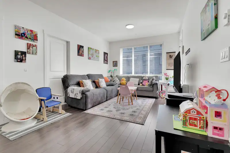 408 15815 85 AVENUE - photo 3 of 32