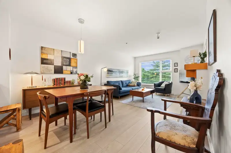 310 808 SANGSTER PLACE - photo 1 of 25