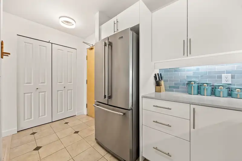 310 808 SANGSTER PLACE - photo 4 of 25