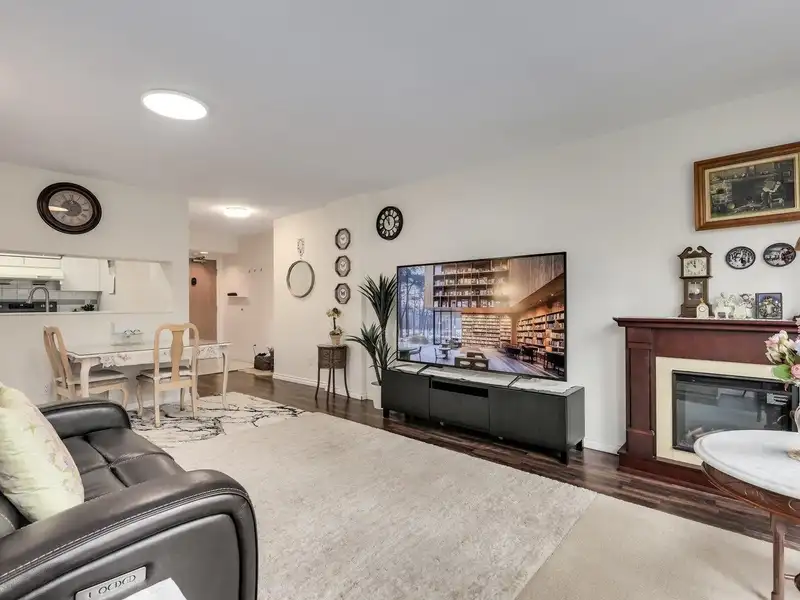 202 9623 MANCHESTER DRIVE - photo 4 of 17