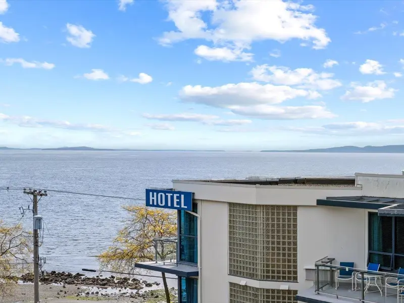 310 15621 MARINE DRIVE - photo 4 of 25