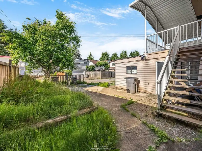 1205 E 49TH AVENUE - photo 4 of 39