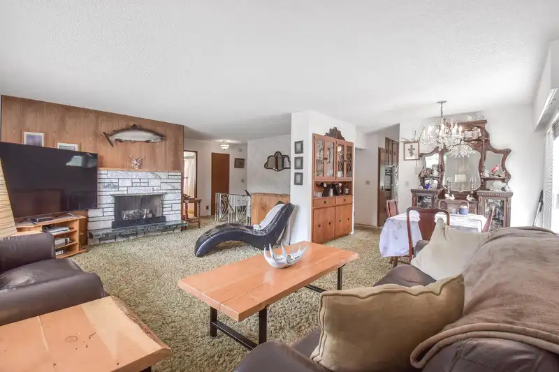 1236 LEE STREET - photo 4 of 21