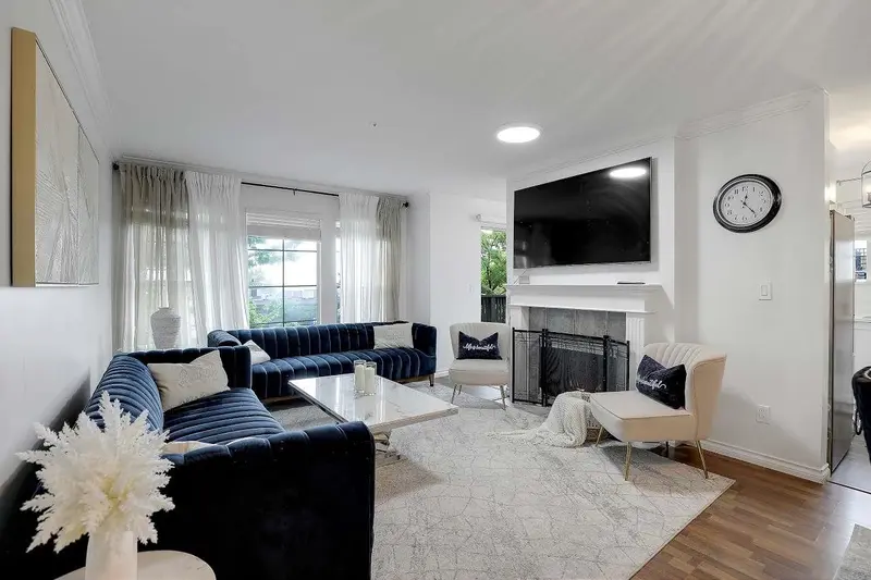 213 888 S GAUTHIER AVENUE - photo 2 of 25