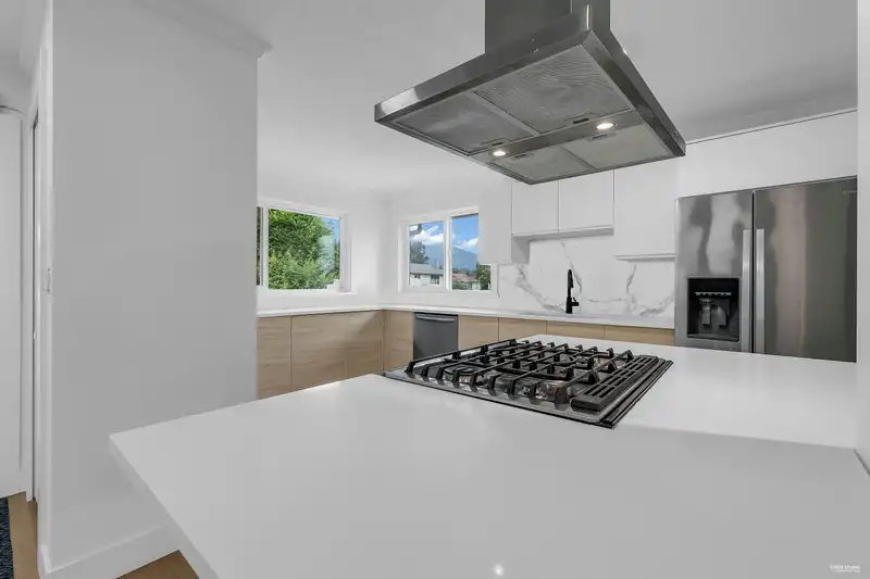 937 E 4TH STREET - photo 3 of 40