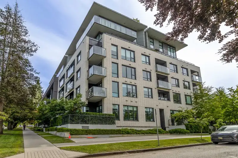 705 4427 CAMBIE STREET - photo 2 of 27