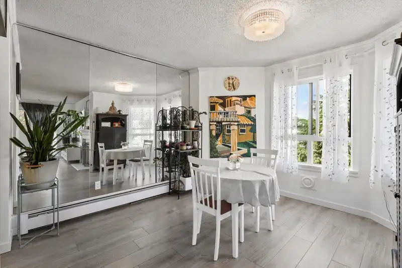 302 1830 E SOUTHMERE CRESCENT - photo 4 of 29