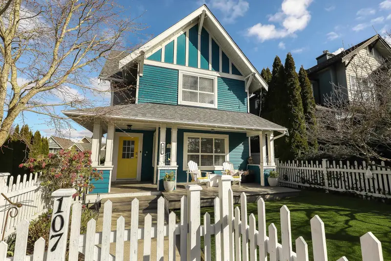 107 STAR CRESCENT - photo 1 of 25