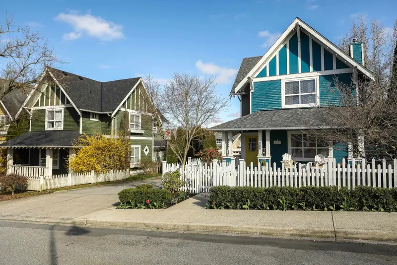 107 STAR CRESCENT - photo 2 of 25