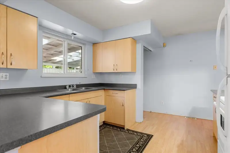32213 GRANITE AVENUE - photo 4 of 22