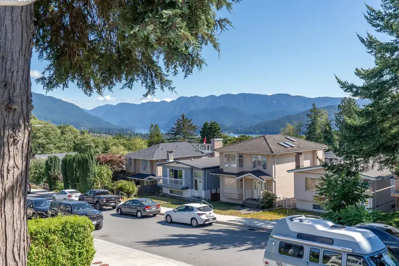 45 N STRATFORD AVENUE - photo 2 of 25