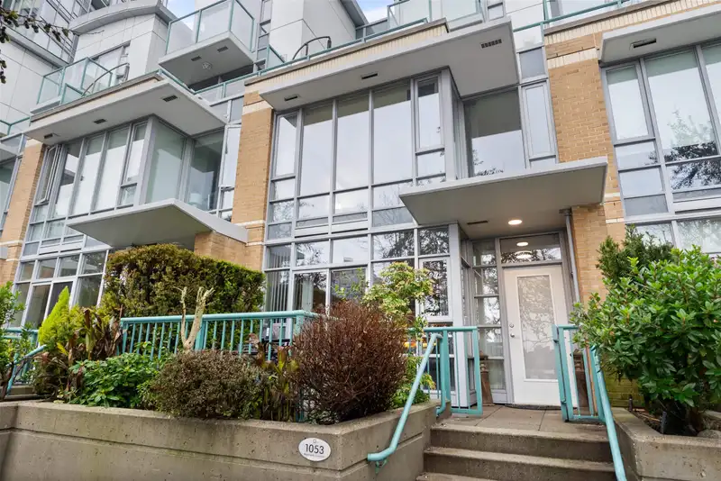 1053 MARINASIDE CRESCENT - photo 2 of 33