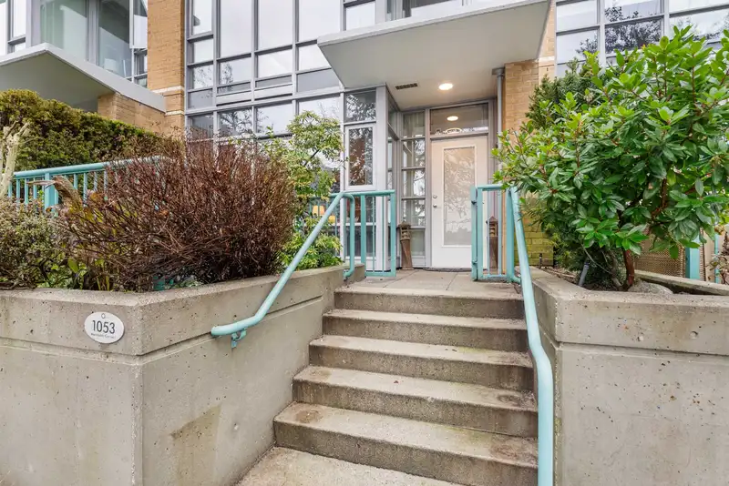 1053 MARINASIDE CRESCENT - photo 3 of 33