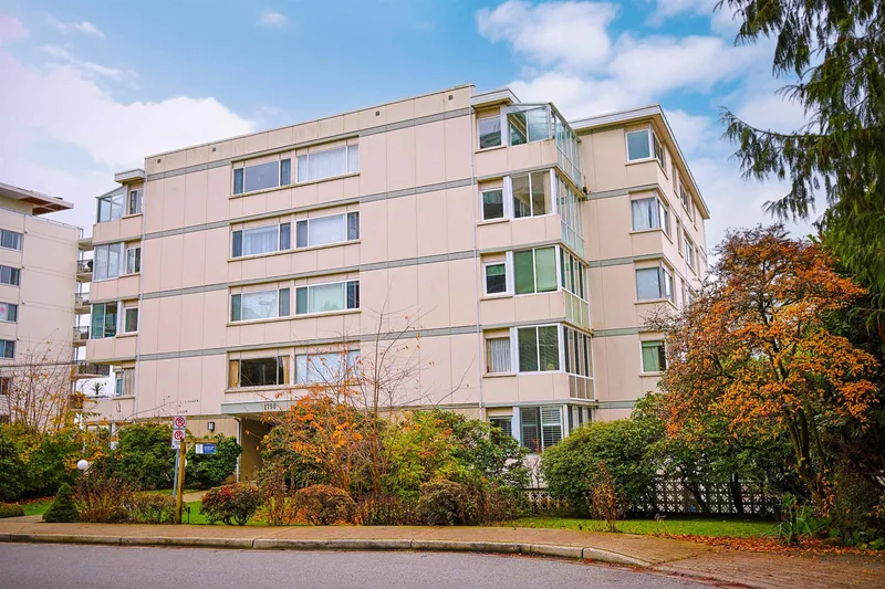 502 1750 ESQUIMALT AVENUE - photo 2 of 12