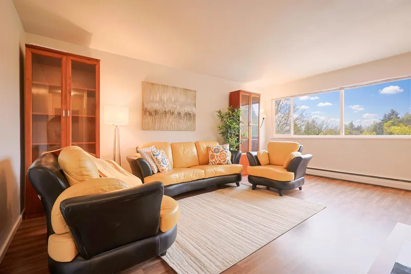 502 1750 ESQUIMALT AVENUE - photo 3 of 12