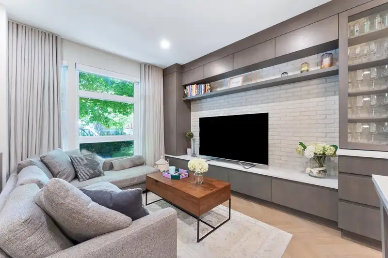 2705 GUELPH STREET - photo 3 of 22