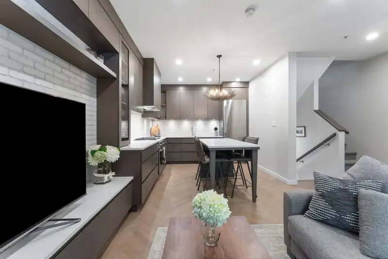 2705 GUELPH STREET - photo 4 of 22