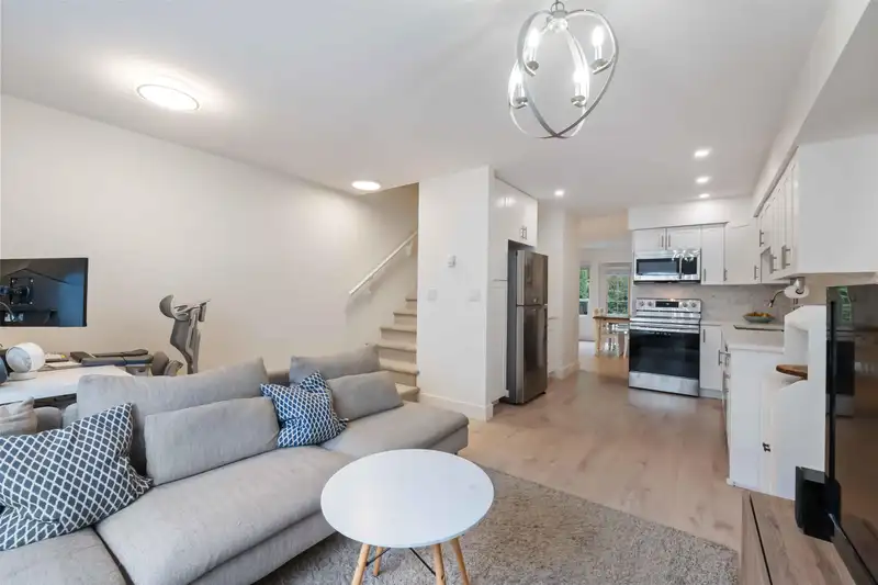 15 15488 101A AVENUE - photo 4 of 37