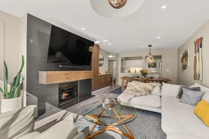 201 9688 148 STREET - photo 2 of 30