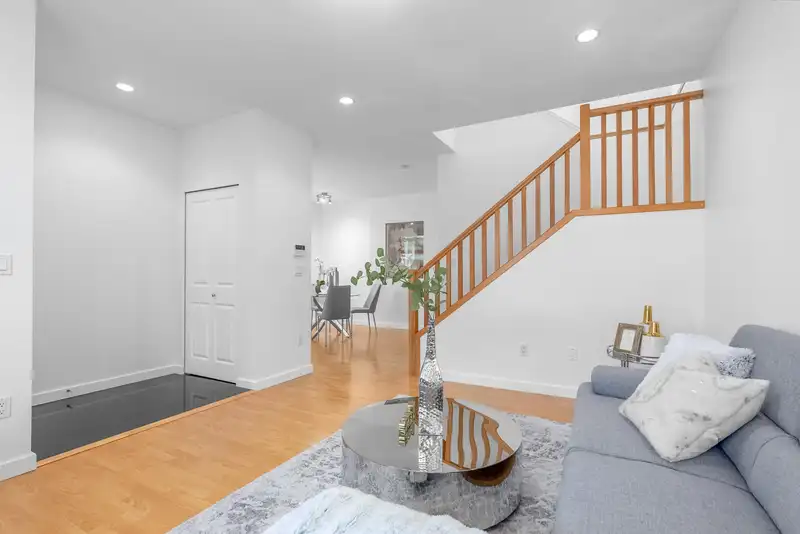 7920 BENNETT ROAD - photo 3 of 26