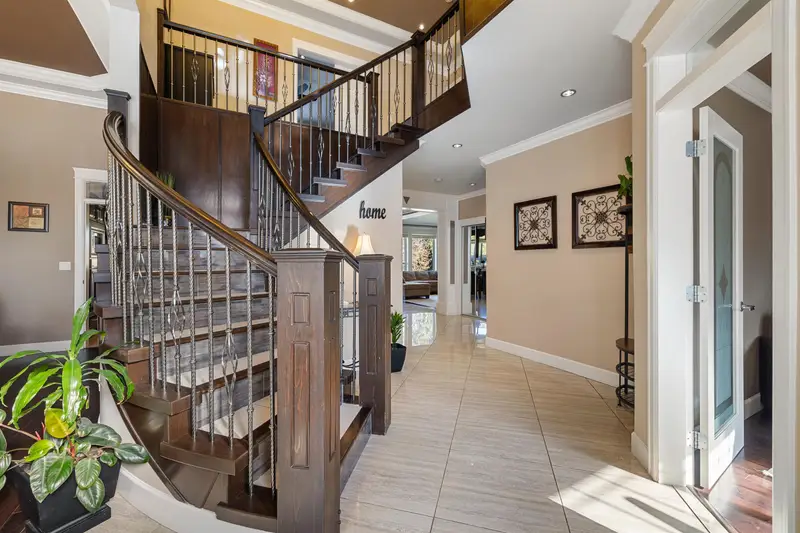 14149 76 AVENUE - photo 2 of 25