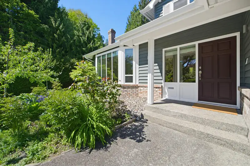 1639 133A STREET - photo 3 of 38