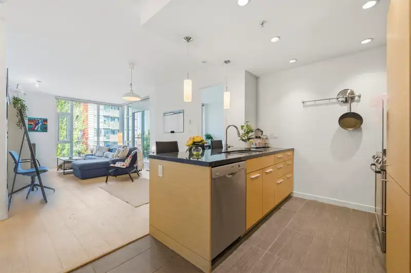 403 2528 MAPLE STREET - photo 1 of 25