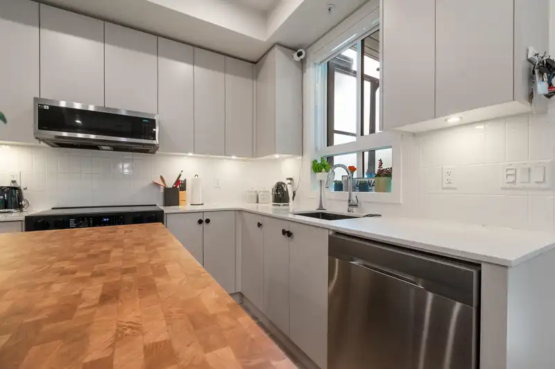 103 45511 CAMPUS DRIVE - photo 3 of 25