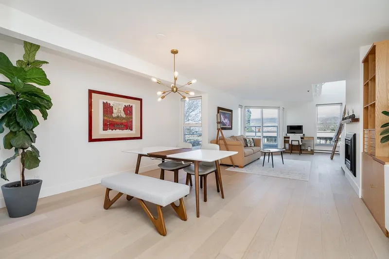 2240 YORK AVENUE - photo 1 of 25