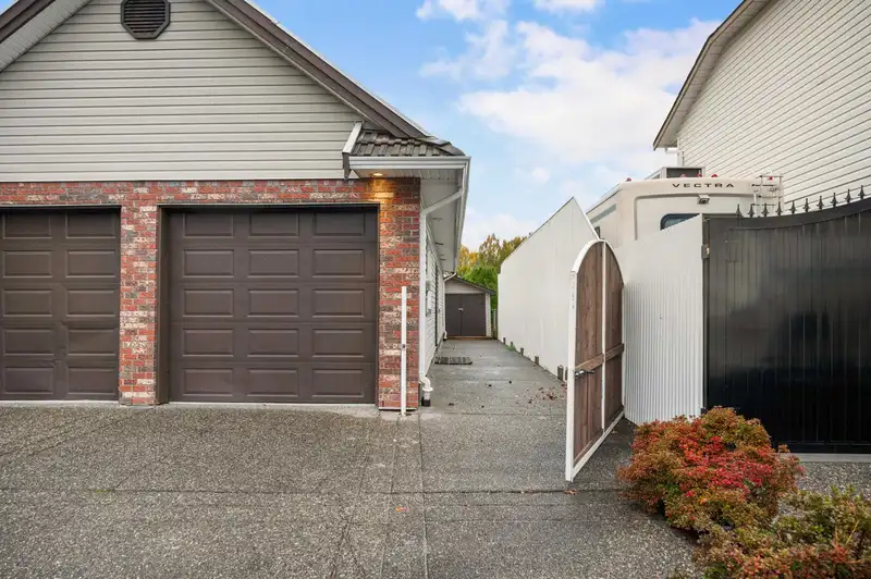 20317 91B AVENUE - photo 3 of 40
