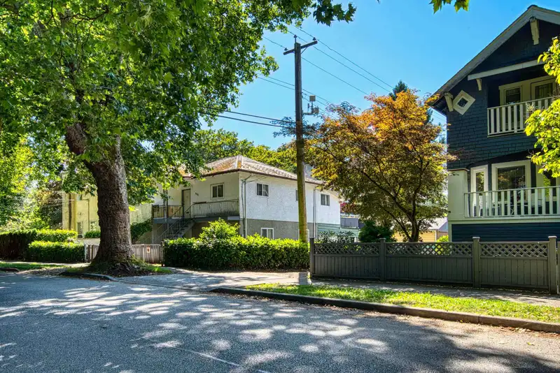 2675 MACKENZIE STREET - photo 3 of 26