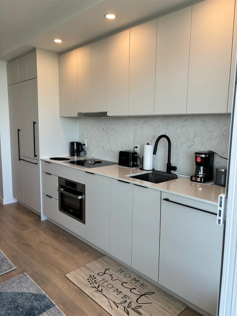 2403 13685 102 AVENUE - photo 2 of 25